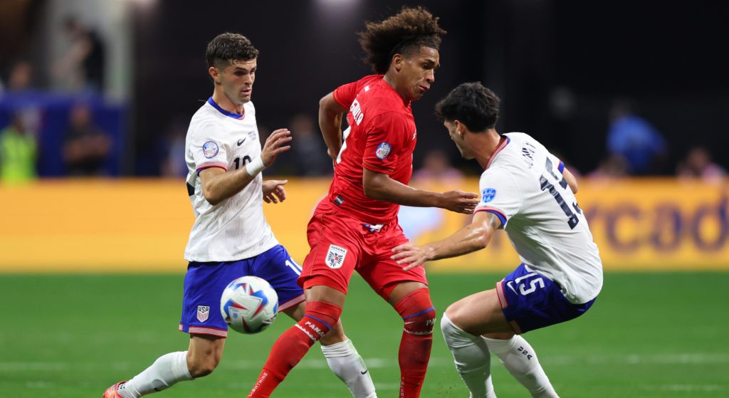 Adalberto Carrasquilla facing Christian Pulisic